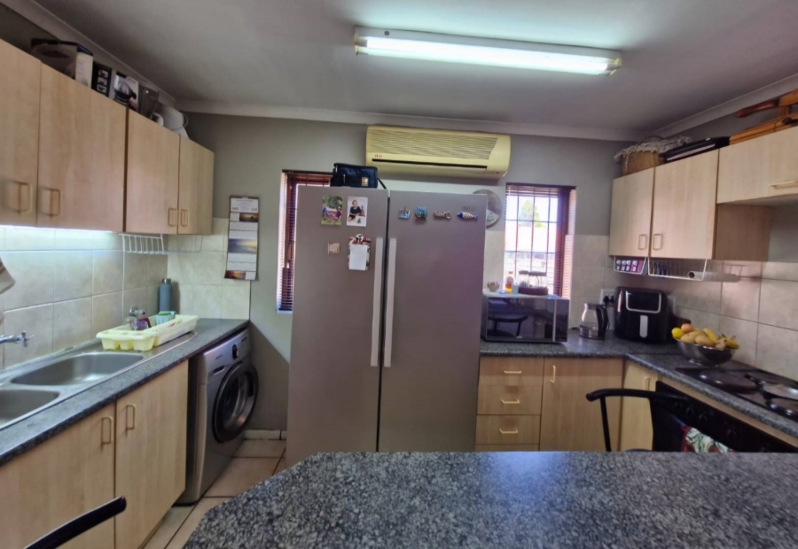 2 Bedroom Property for Sale in Langenhovenpark Free State